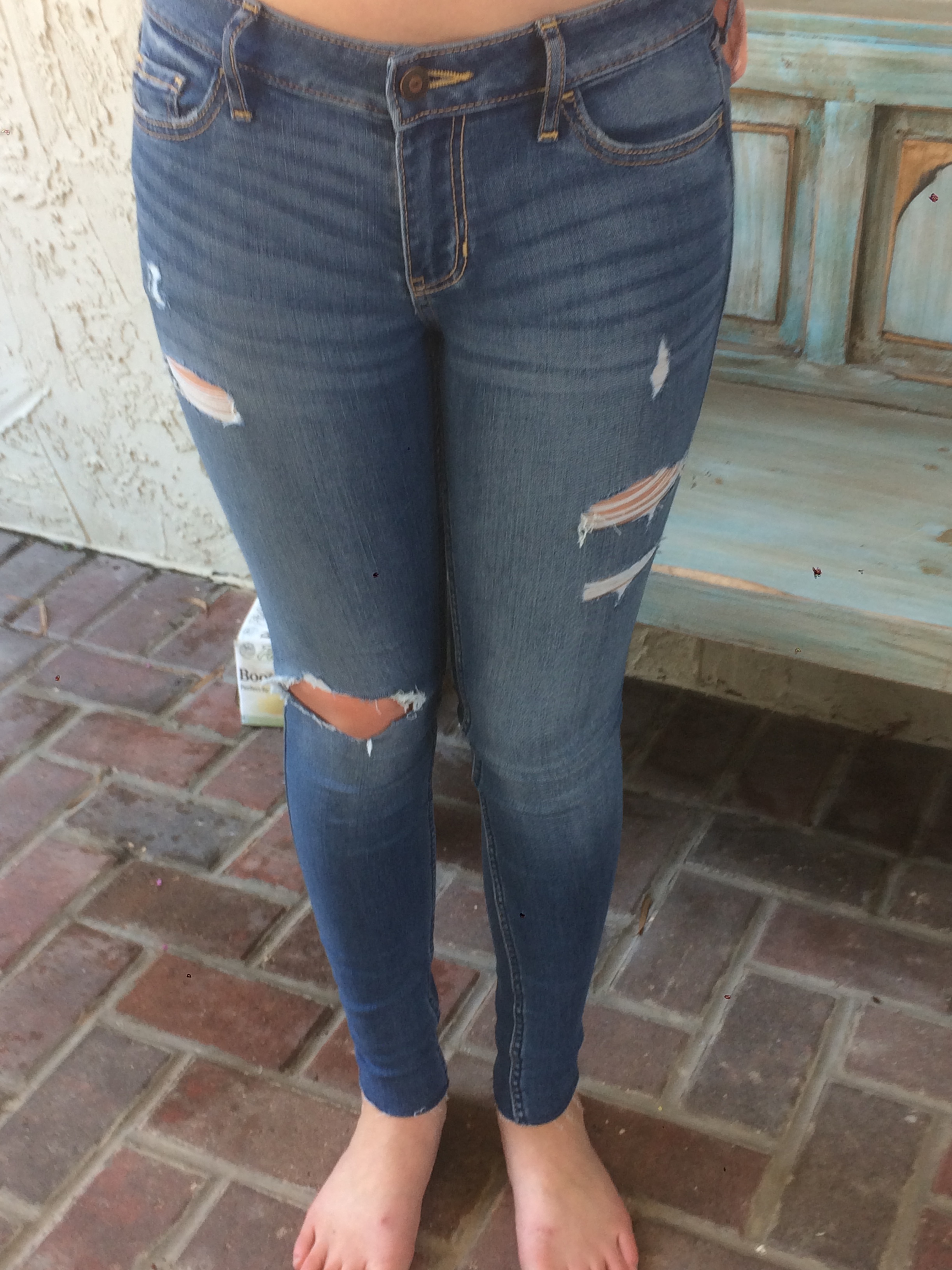 hollister knee ripped jeans